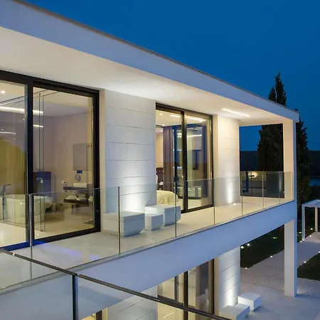 Stunning Seafront House In Istria Magnifique Contemporary 5 Bedroom Sauna And Gym Direct Access To Sea 빌라 브르사르