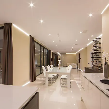 빌라 Stunning Seafront House In Istria Magnifique Contemporary 5 Bedroom Sauna And Gym Direct Access To Sea