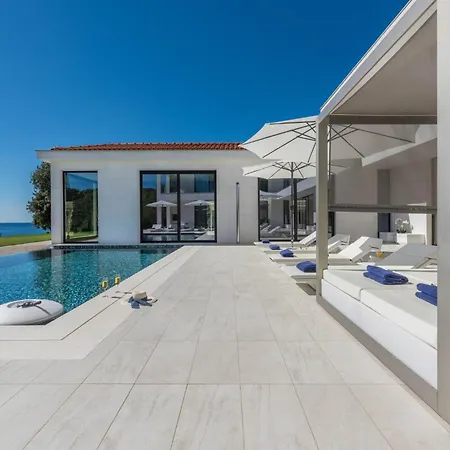 Stunning Seafront House In Istria Magnifique Contemporary 5 Bedroom Sauna And Gym Direct Access To Sea *
