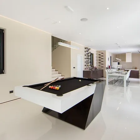 Stunning Seafront House In Istria Magnifique Contemporary 5 Bedroom Sauna And Gym Direct Access To Sea 빌라 *