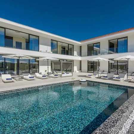 Stunning Seafront House In Istria Magnifique Contemporary 5 Bedroom Sauna And Gym Direct Access To Sea 빌라 *