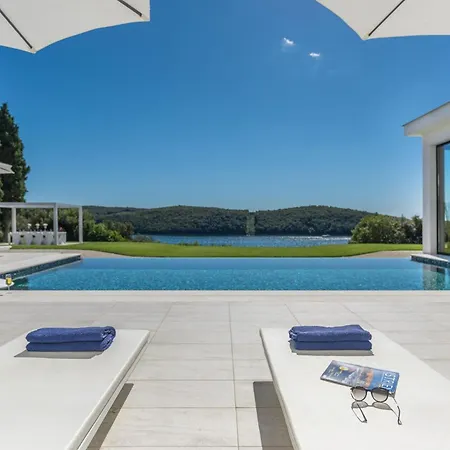 Stunning Seafront House In Istria Magnifique Contemporary 5 Bedroom Sauna And Gym Direct Access To Sea 빌라