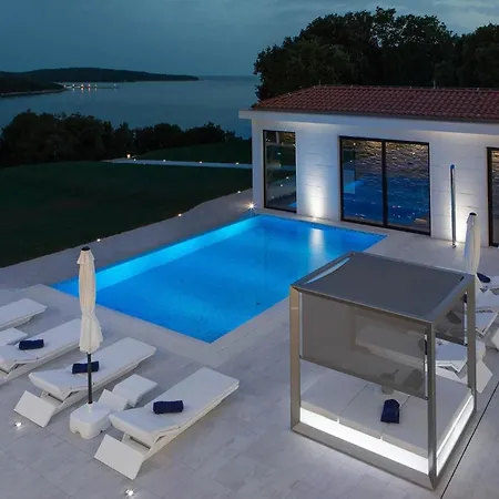 빌라 Stunning Seafront House In Istria Magnifique Contemporary 5 Bedroom Sauna And Gym Direct Access To Sea *