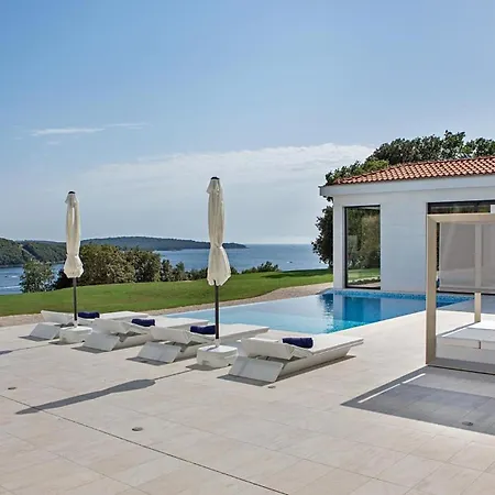 Stunning Seafront House In Istria Magnifique فيلة *