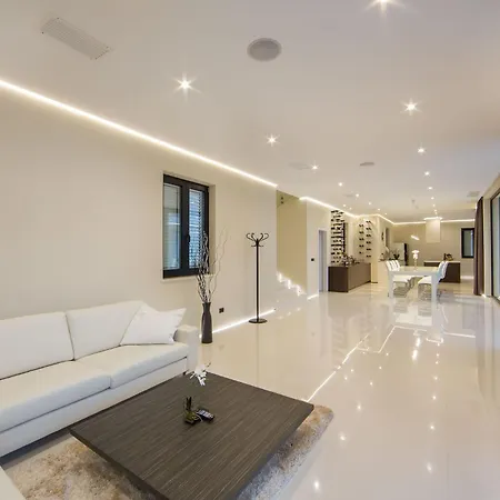 Stunning Seafront House In Istria Magnifique فيلة